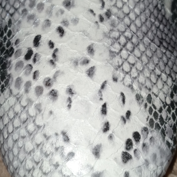 H&M snakeskin round heel ankle strap heel - Picture 5 of 6